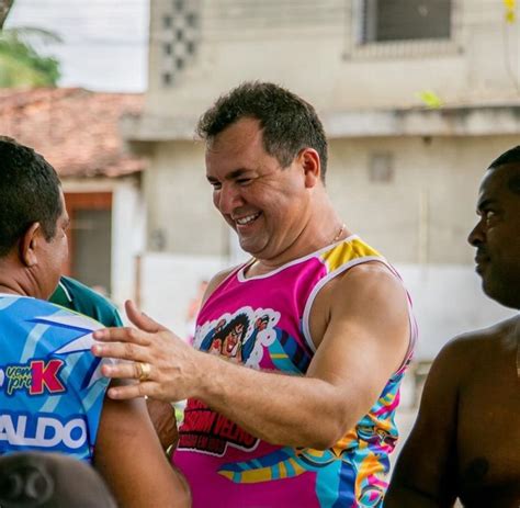 J Nior Matuto Circula Pelo Carnaval De Paulista E Reencontra Amigos Na