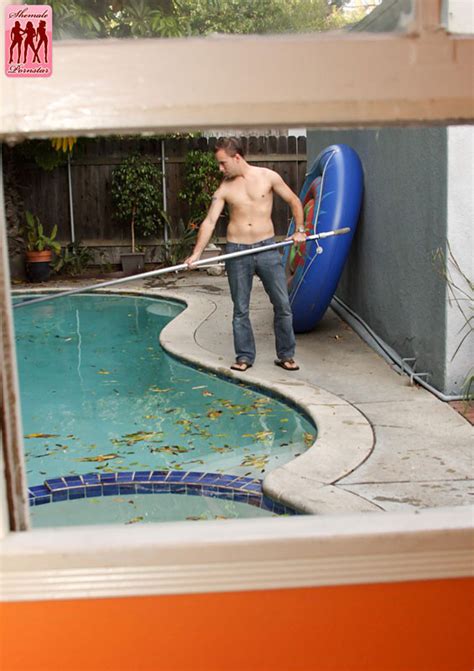 Shemale Fucks The Poolboy Porn Pictures Xxx Photos Sex Images Pictoa