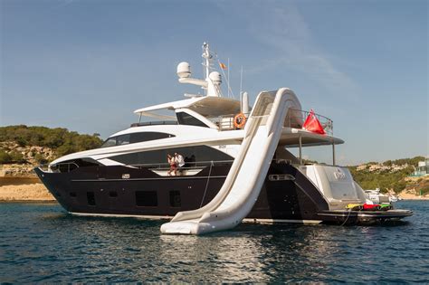 Rent Yacht Princess 30M