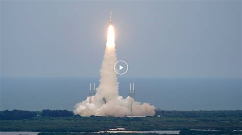 Boeing’s Spacecraft for NASA Safely Reaches Orbit - The New York Times