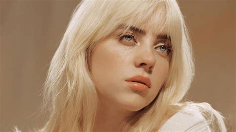 Billie Eilish Once Opened Up About Her Tourettes Syndrome Know All About Diagnosis And