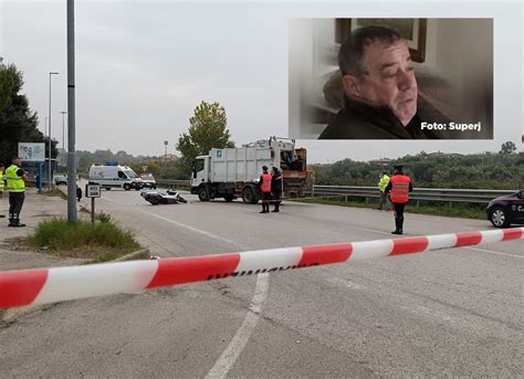 Si Schianta Con Lo Scooter Contro Il Camion Della Raccolta Rifiuti