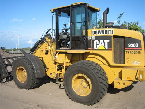 File:Caterpillar 930G Side View.jpg