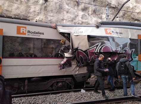 Un muerto y 95 heridos en un choque entre dos trenes de Rodalies cerca