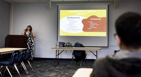 Sex Is Like Pizza Presentation Teaches Students About Sexual Health The Daily Eastern News