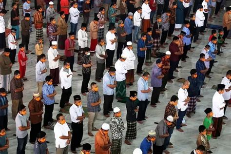 Berapa Kali Takbir Saat Shalat Idul Adha Simak Bacaan Niat Arab Latin