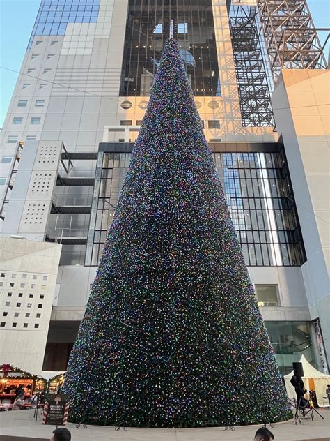 梅田スカイビルのクリスマスツリー ロジ・ソリューション株式会社