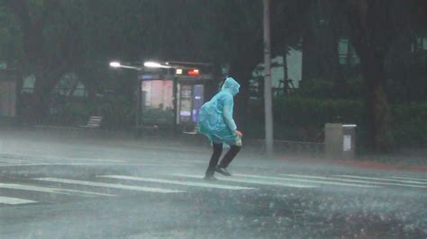 午後雷雨來了 13縣市大雨特報 防雷擊強陣風四季線上4gTV