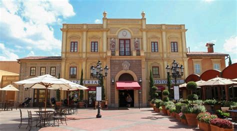 Via Napoli Review in the Italy Pavilion at Epcot