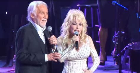 Kenny Rogers & Dolly Parton Perform Heartwarming Duet of ‘Islands in ...