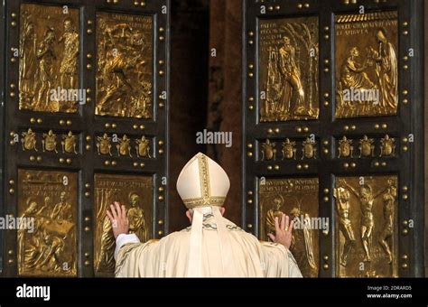 Le pape François a inauguré un Jubilé extraordinaire en ouvrant la