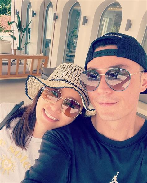 Lâm Tâm Như diện bikini sexy ở tuổi 46 khoe ảnh tình tứ bên chồng