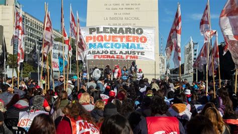 Caos En CABA Movimientos Piqueteros Acampan Frente A Desarrollo Social