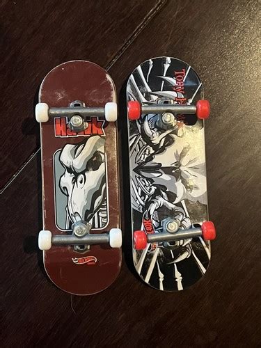 Hot Wheels Skate Tony Hawk Treasure Hunt Falcon Rare Fingerboard