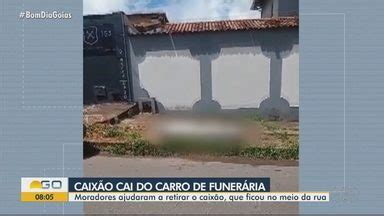 Bom Dia Go Moradores Tiram Da Rua Caix O Que Caiu De Carro Funer Rio