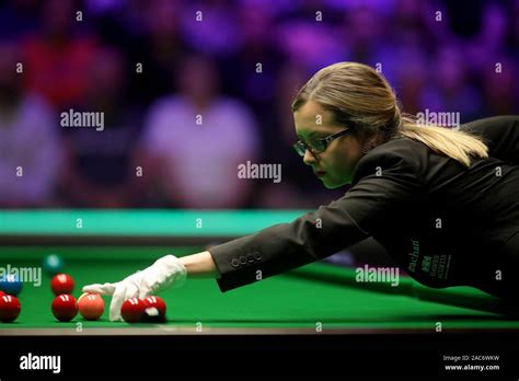 Snooker referee hi-res stock photography and images - Alamy