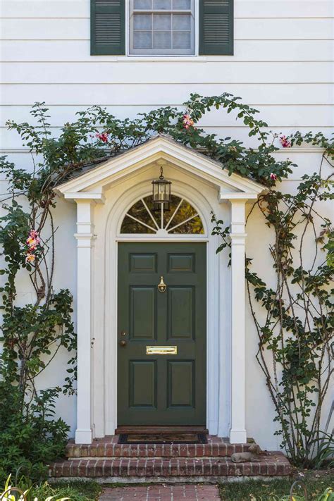 7 Front Door Colors That Could Help Your Home Sell for More
