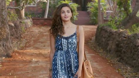 Alia Bhatt Dear Zindagi Outfits Alia Bhatt Cute Alia And Varun