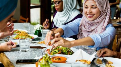 Adab Makan Dan Minum Image Sanad