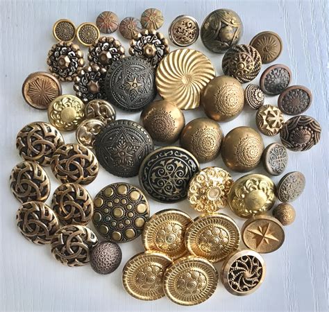 Metal Buttons, 45 Assorted Buttons, Patterns and Wreaths, Vintage and New, 7/16 to 1 1/8 ...