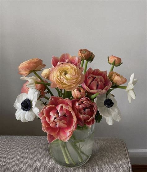 Pin On Blumen In Vase In Boquette Flowers Flower Therapy