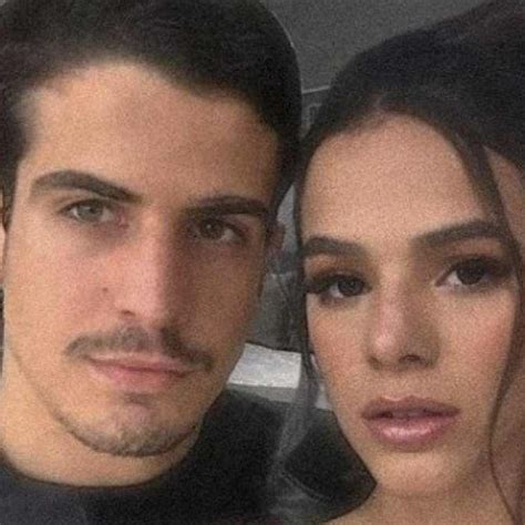 Dan A Sensual Entre Enzo Celulari E A Atriz Laryssa Ayres Em Festa No