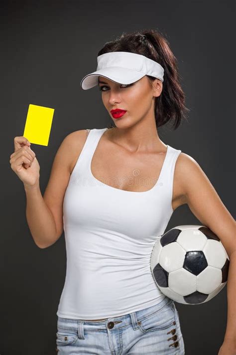 Giovane Ragazza Sexy Con La Sfera Di Calcio Fotografia Stock Immagine