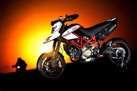 2012 Ducati Hypermotard 1100 EVO SP Review Top Speed