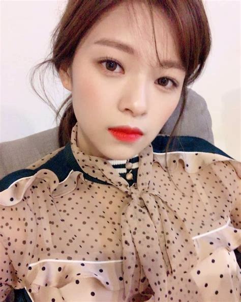 Jeongyeon Pics On Twitter Selebritas Wanita Mode Wanita