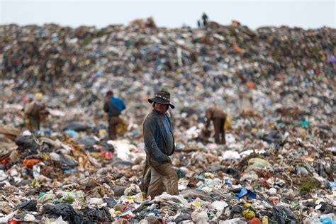 Folha De S Paulo Internacional Es Brasil El Basurero A Cielo