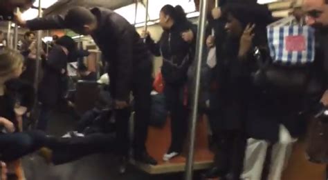 New York Subway: Passengersers Lose It Over Rat On Subway Car | TIME