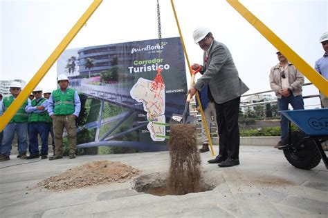 Alcalde Carlos Canales colocó primera piedra de obra del corredor