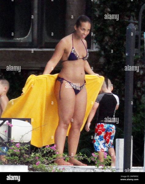 Alicia Keys Shows Off Her Post Baby Bikini Body During A Poolside Break