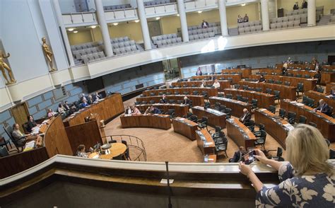 Visão Parlamento da Finlândia aprova adesão à NATO ampla maioria