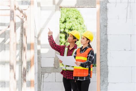 Arquiteto E Cliente Discutindo O Plano A Planta Do Edif Cio No