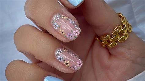 Los 3 diseños de nail art de uñas acrílicas que rejuvenecen tus manos y