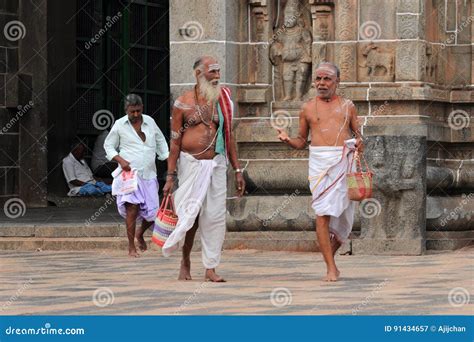 Brahmin Priests Enter The Nataraja Temple Editorial Image ...