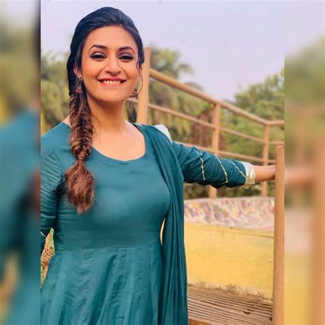 Ye Hai Mohabbatein Actress Looks Divyanka Tripathi Ishita Youtube