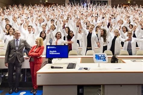 Erstsemestrige Beginnen Ihr Studium An Der Meduni Wien