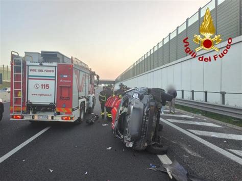 Autostrada A Bloccata Per Incidente All Altezza Di Origgio Tre Feriti