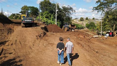 Prefeitura de Barbosa Ferraz inicia preparação de ruas da Vila Bento