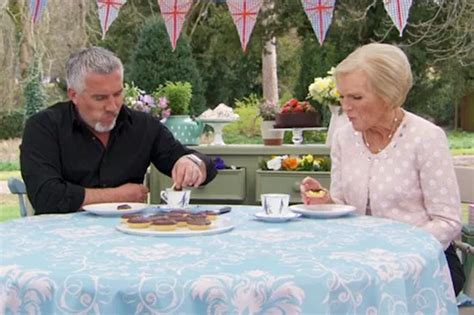 The Great British Bake Offs Mary Berry And Paul Hollywood Dont Make The Technical Cakes They