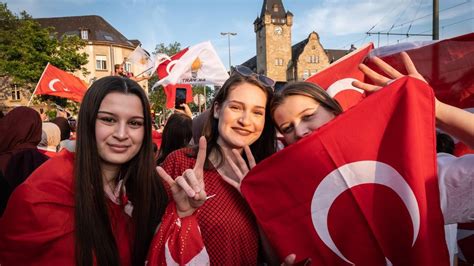 Wolfsgruß bei Duisburger Jugend Das sagen Türkei Experten