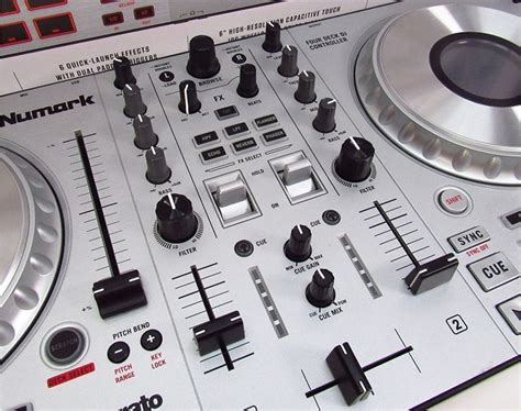 Bàn DJ Numark Mixtrack Platinum FX