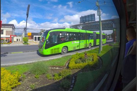 Conductor Invade Carril Exclusivo E Impacta Contra Un Transmetro