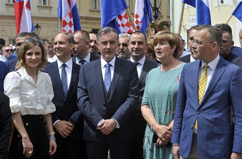 Koro Predao Liste Uz Tambura E Pa Pozvao Plenkovi A I Bernardi A Na