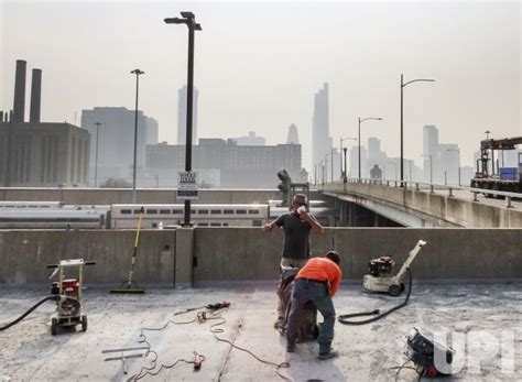 Photo Canadian Wildfire Smoke Drifts To Chicago Chi2023068614