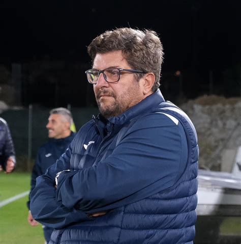 Il Delfino guizza tra esperienza e giovani . Un Benelli gremito per il