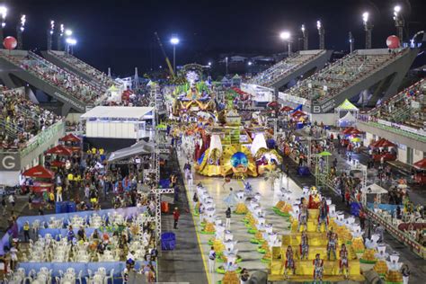 Escolas De Samba Do Grupo Especial Desfilam No Samb Dromo De Manaus