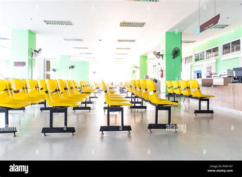 Doctor waiting room empty hi-res stock photography and images - Alamy